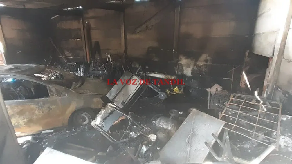 Pérdidas totales en un galpón tras voraz incendio
